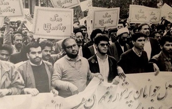 حسین نمازی، دوربین را به همسرش ترجیح داد