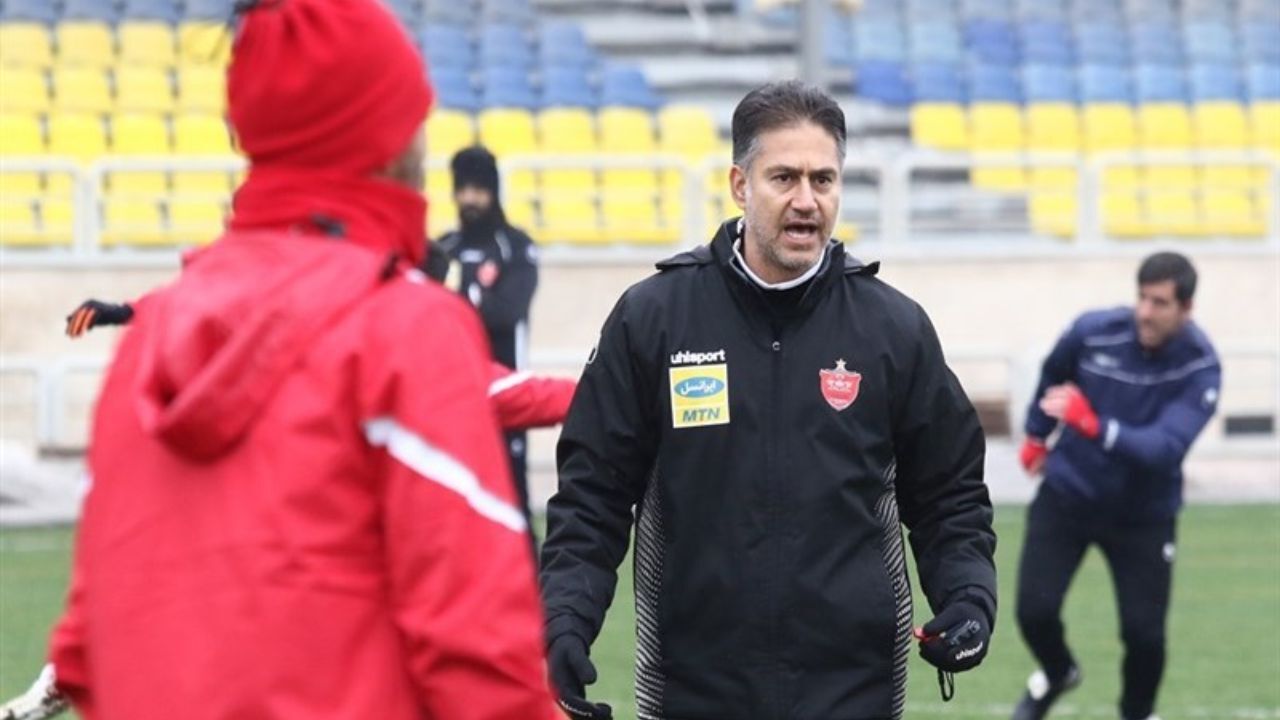 مربی پرسپولیس: کادر فنی مسئول باخت در فینال آسیا است/ هواداران فشار را از شیری بردارند