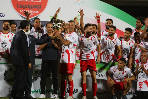 جام از دستان کاپیتان پرسپولیس جدا نمی‌شود