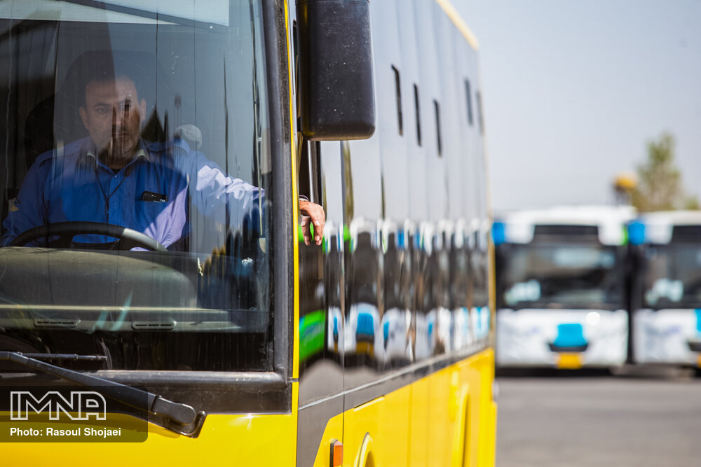 خط ۳۴ اتوبوسرانی اصفهان «BRT» می‌شود/ قرارداد خرید ۵۰ اتوبوس ۱۸ متری را امضا کردیم
