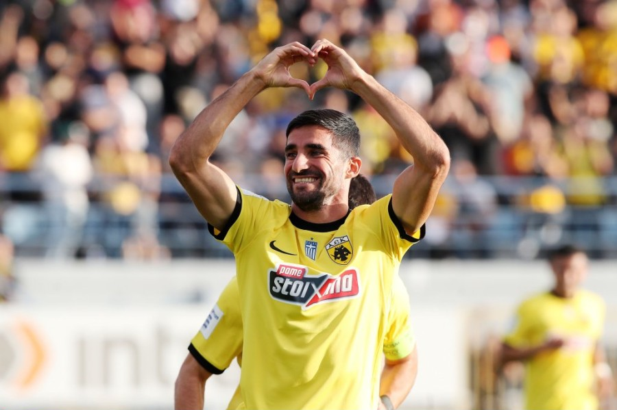 عکس‌| شادی دیوانه‌وار محمدی سوژه شد