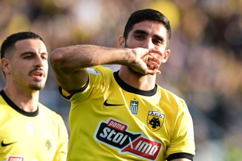 عکس‌| شادی دیوانه‌وار محمدی سوژه شد