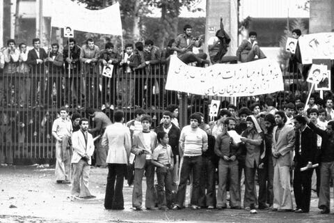 روایتی دیگر از ۱۳ آبان و استعفای نخست وزیر پهلوی/ ماجرایی که ادامه جمعه خونین بود +عکس