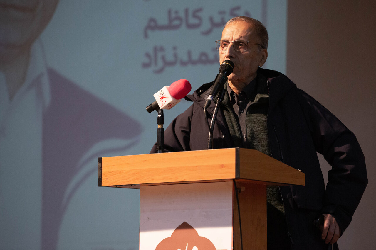 مهم‌ترین آرزوی معتمدنژاد شکل‌گیری چیزی به اسم علم ارتباط، خانواده ارتباطات و منظومه ارتباطات بود تا بتواند به حل و فصل مسائل ایران کمک کند