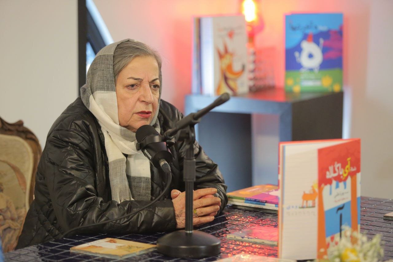 آی با کلاه در کتابفروشیها /پوریا عالمی با مجموعه کتابهای «تقدیم به زبان فارسی» به ادبیات کودک آمد