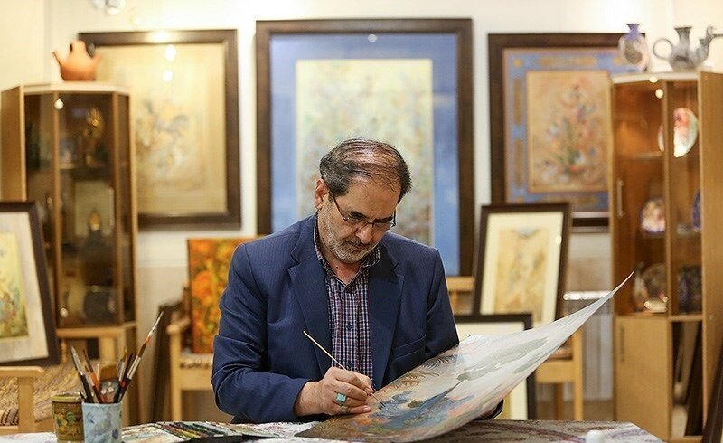 قابی که خستگی یک عمر را از بین برد / این نگارخانه‌ رنگ‌وبوی بهشت دارد