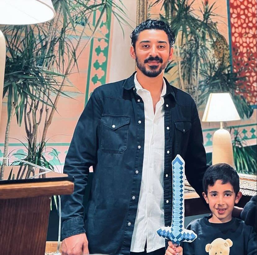 عکس| تهران‌گردی رضا گوچی و پسرش در عید نوروز