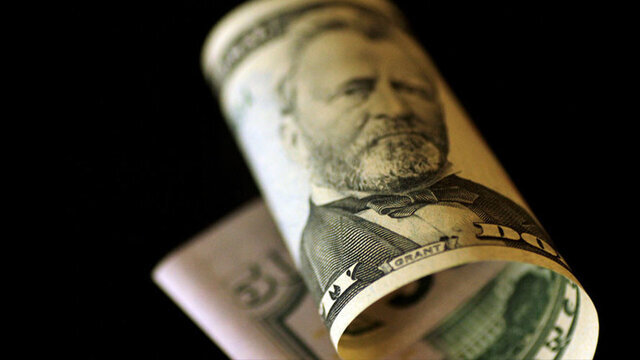 پیش‌بینی ۷ اقتصاددان از نرخ ارز در سال ۱۴۰۳/ قیمت واقعی دلار چقدر است؟