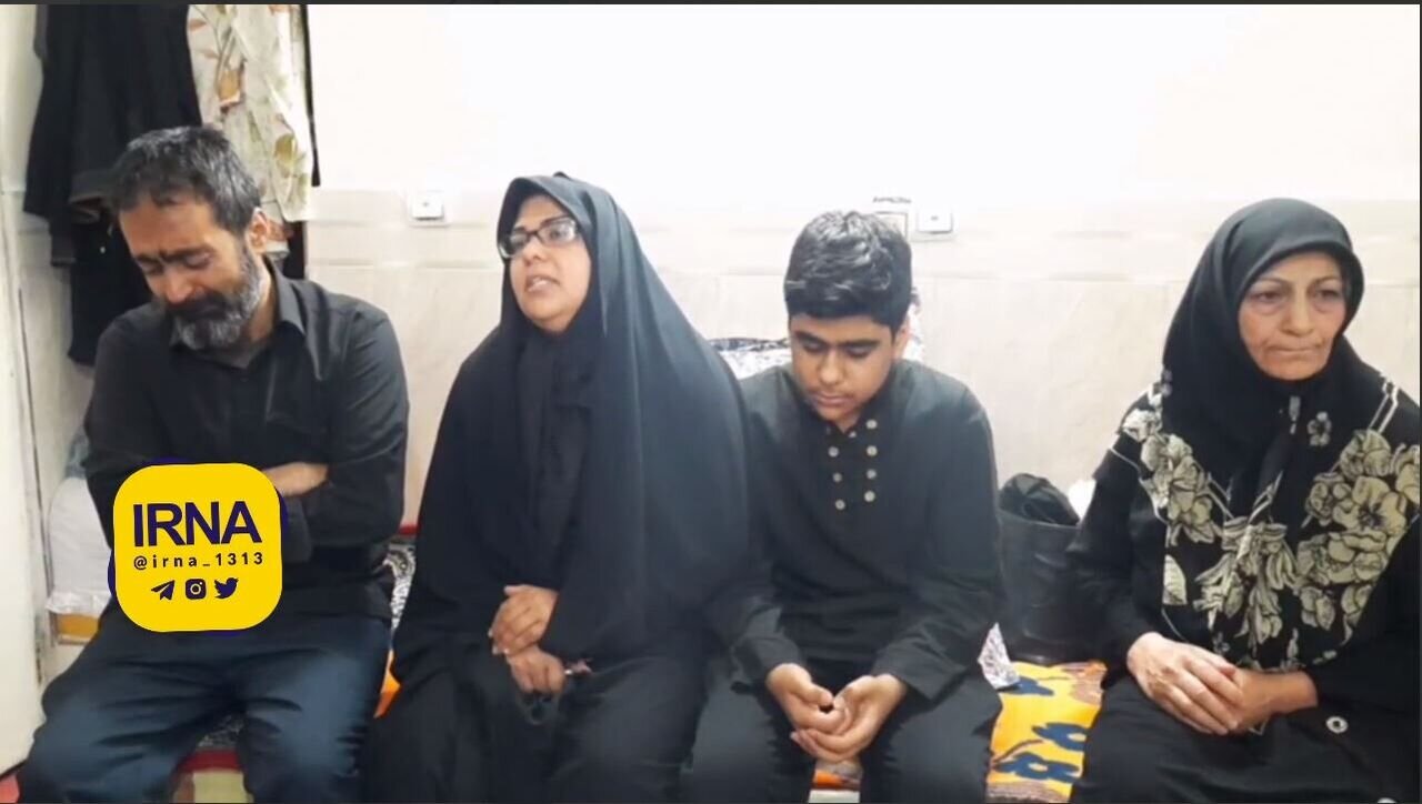 مادر مستشار نظامی شهید شده در حمله اسرائیل /۲ روز قبل از شهادتش تلفنی حرف زدیم /می گفت این دنیا برای من تنگ و تاریک است