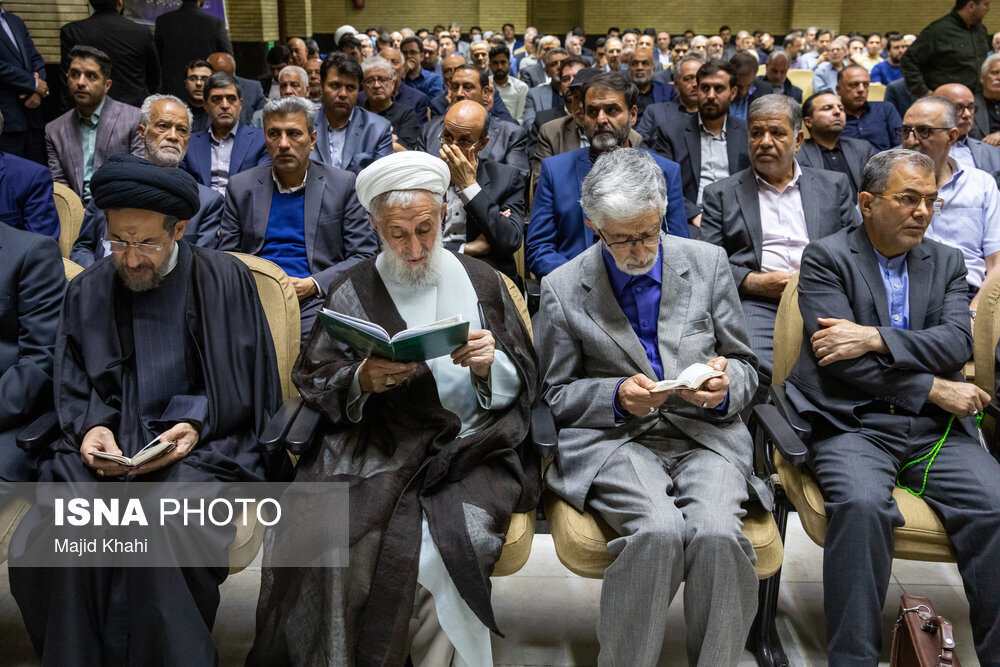 احمدی نژاد نیامد، محصولی و حسین شریعتمداری آمدند /حسین دهقان همنشین علی لاریجانی شد /احمد توکلی هم بود+تصاویر