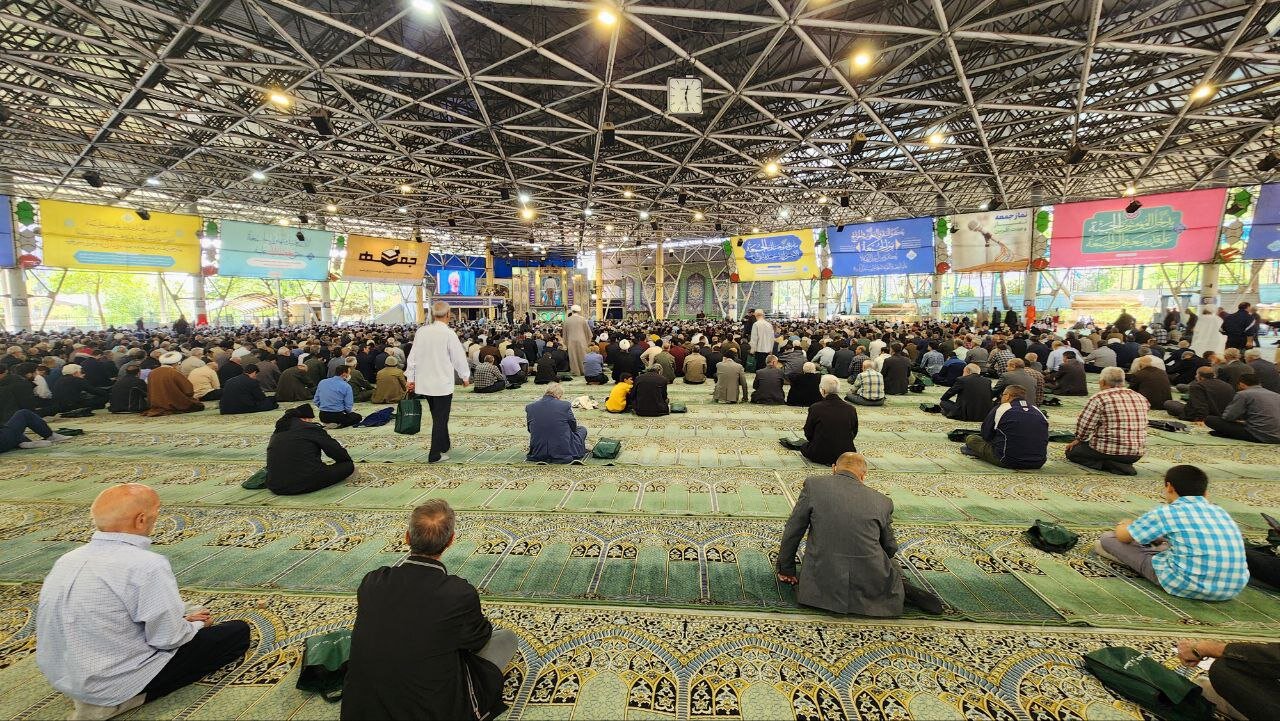 عکس هایی از میزان حضور مردم پای خطبه های نماز جمعه کاظم صدیقی