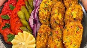کوکوی مرغ و قارچ مجلسی با طعم پیازچه: دستور پختی سریع و بی‌دردسر
