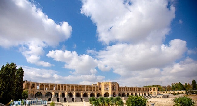 تنفس راحت در نصف‌جهان زیر سایه مه‌دود؛ هوای اصفهان و ۵ شهر مجاور در وضعیت «قابل قبول» ثبت شد