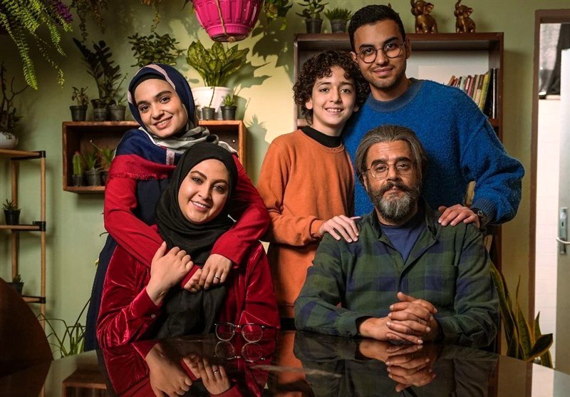 سریال چسب زخم با بازی هومن برق‌نورد و مریم مومن