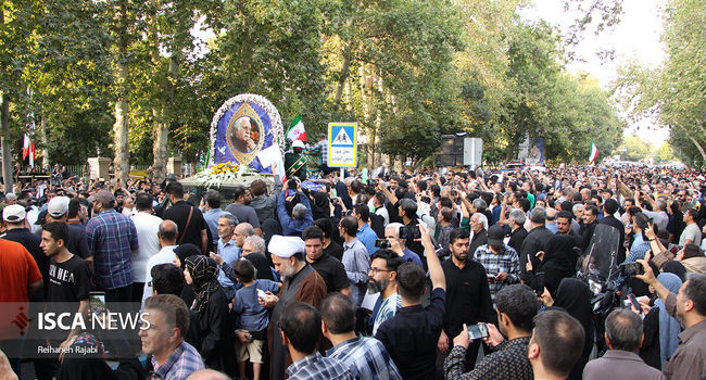 ازدحام و بی‌نظمی در وداع با نگارگر جاودانه ایران