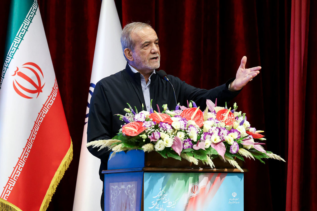 انتقاد تند رئیس جمهور از پروژه‌های خاک‌خورده: «باور کنید روی طلا خوابیده‌ایم و گرسنه‌ایم»