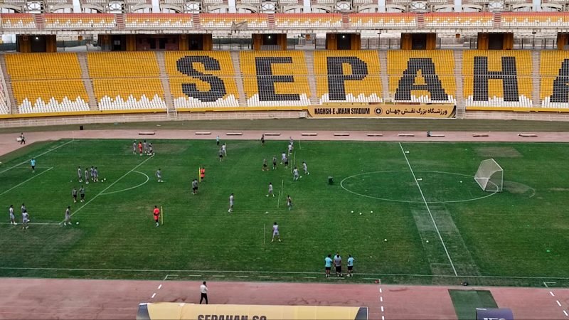 سپاهان در بن بست چمن ورزشگاه نقش جهان