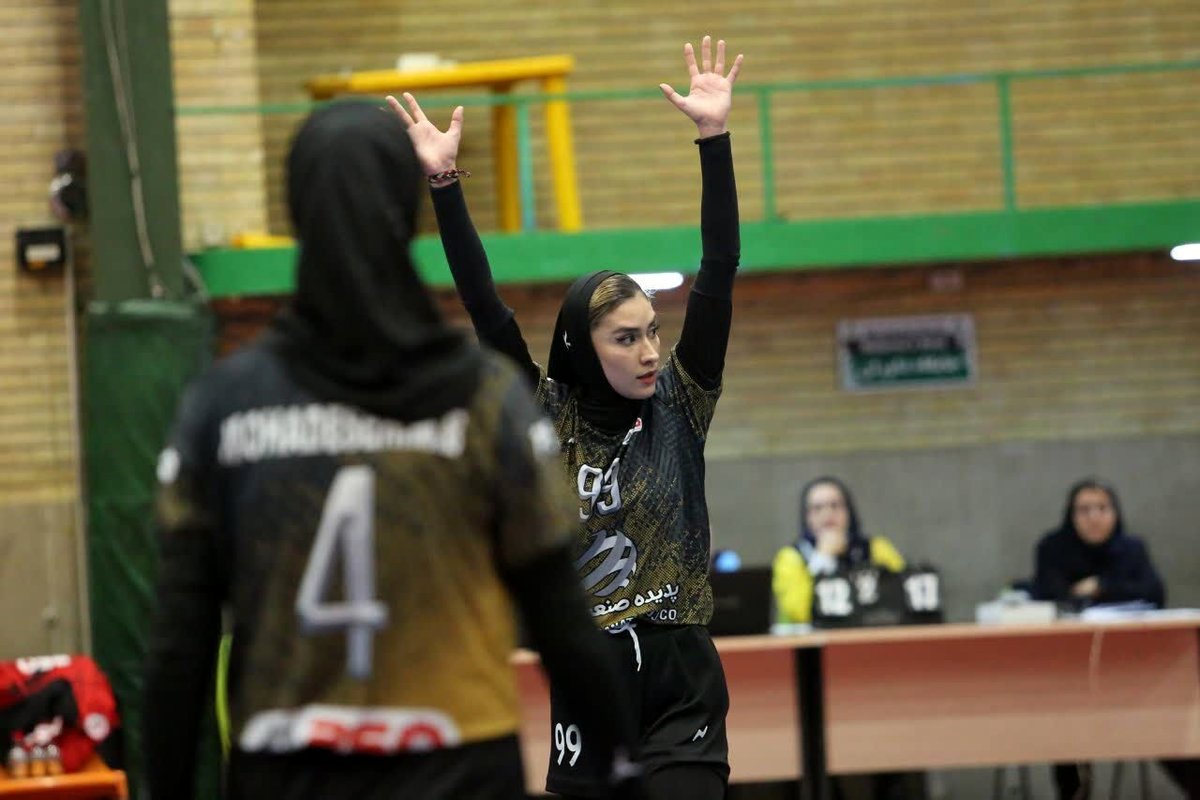 صعود مقتدرانه طلایی‌پوشان سپاهان و وداع تلخ پدیده گلپایگان؛ پلی‌آف در سایه انصراف‌های سریالی