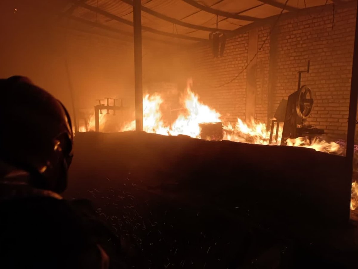 مهار آتش‌سوزی گسترده در خیابان مسجدعلی