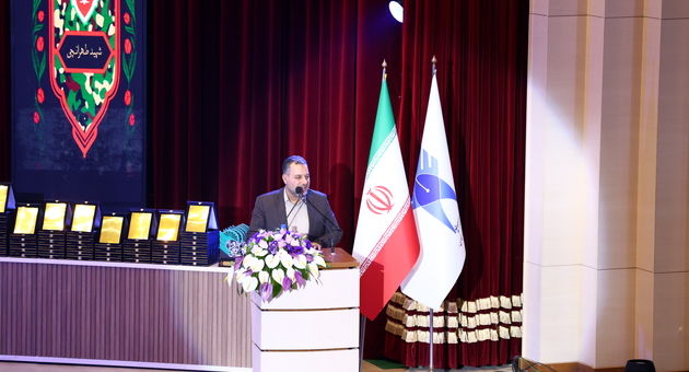 تأکید نماینده اصفهان بر ضرورت انس و تدبر در قرآن در جشنواره ملی قرآن و عترت دانشجویان کشور 