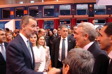 بازدید پادشاه و ملکه اسپانیا از غرفه ایران