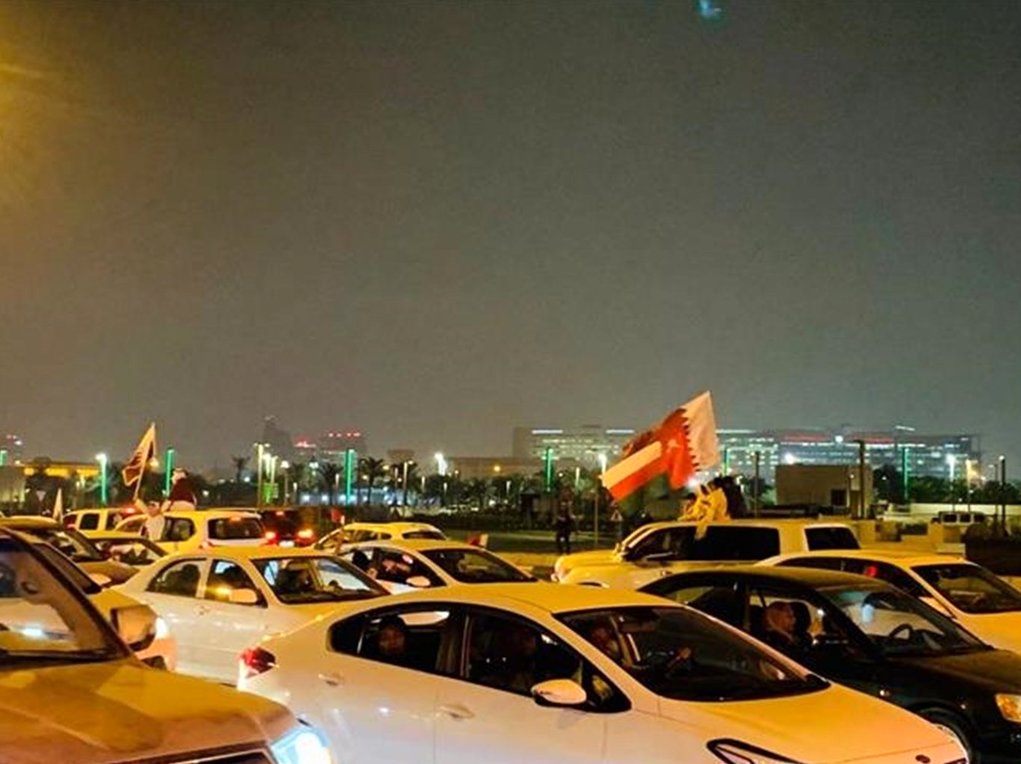 شادمانی مردم قطر از دستاورد ورزشی در یک بازی کاملا سیاسی و حیثیتی