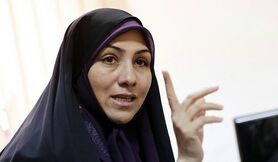 دولت روحانی روی زمین سیاست ورزی می‌کند نه در آسمان‌ها