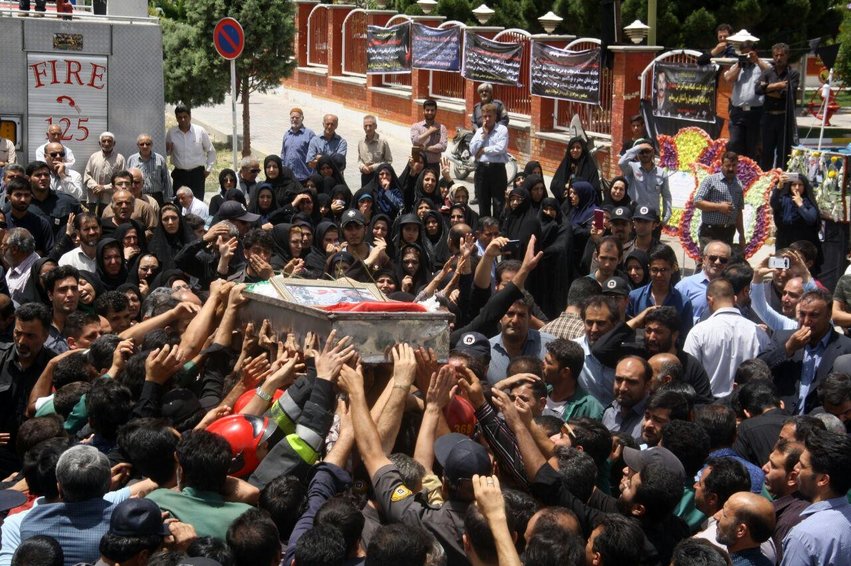 مراسم وداع با آتش نشان فداکار فولادشهری برگزار شد+گزارش تصویری