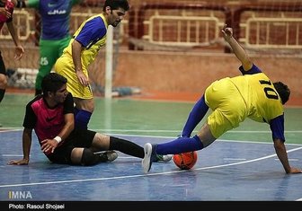 بازی‌های نزدیک در ورزشگاه نصرآباد/ ملک‌شهر ۱۱ تایی شد