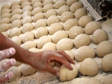 ماهیانه بیش از ۴۰ هزار کیسه آرد یارانه ای در کاشان توزیع می شود