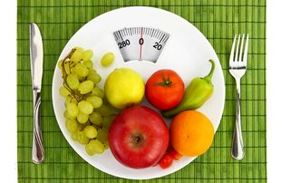 غذا خوردن در مقابل آینه عامل افزایش اشتها است