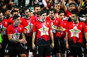گیتی پسند این گونه به مصاف حریفان خود می‌رود