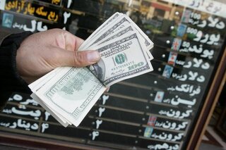 نوسانات نرخ ارز همخوان با اقتصاد مقاومتی نیست