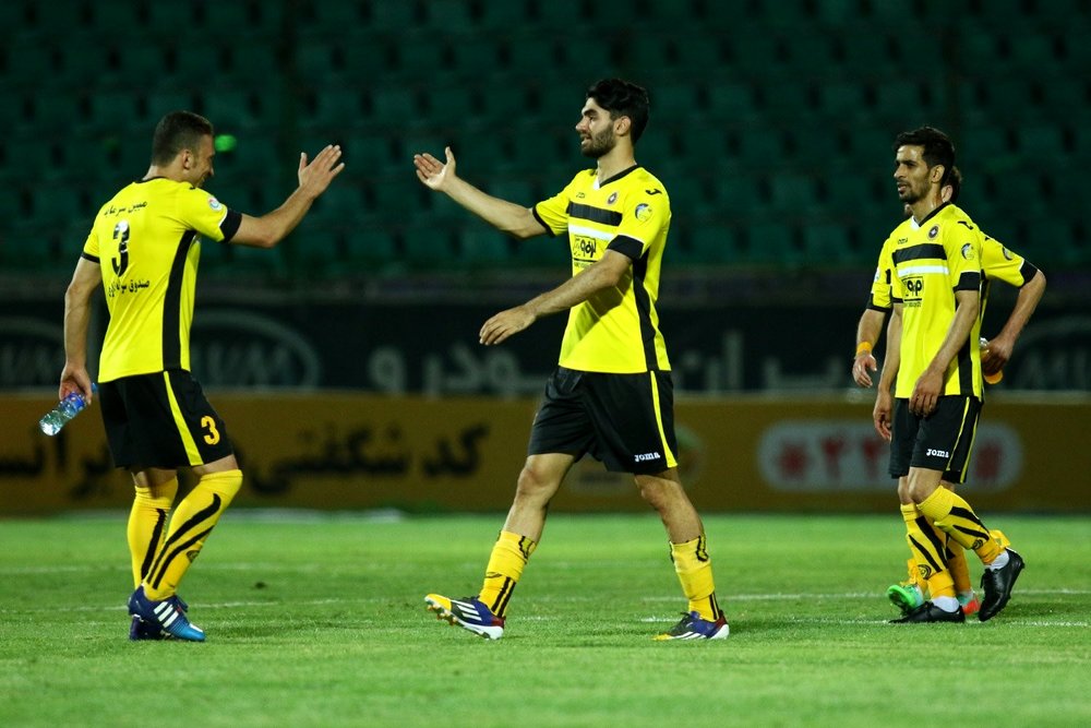 حضور علی کریمی در سپاهان منتفی شد