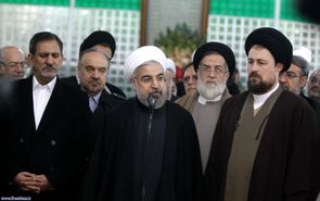 مردم در پای صندوق رای از حق آزادی بهره می‌برند