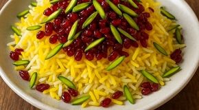 طرز تهیه پسته‌پلو با گوشت و مرغ به سبک ایرانی