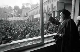 13 بهمن، آغاز دیدارهای امام با اقشار مختلف