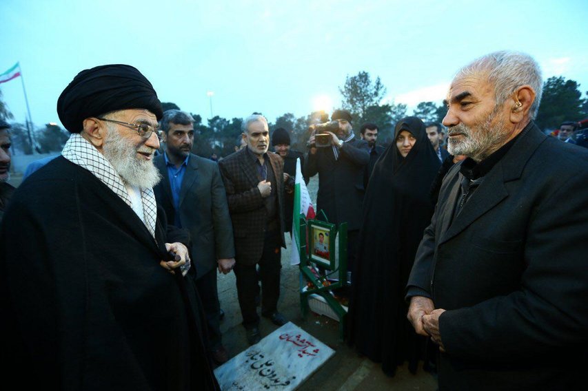 دیدار رهبرانقلاب با یک خانواده شهید آتش نشان حادثه پلاسکو