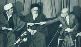 قرائت حکم نخست وزیری بازرگان توسط آیت الله هاشمی