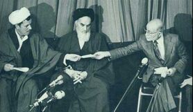 قرائت حکم نخست وزیری بازرگان توسط آیت الله هاشمی