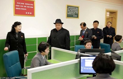 بازدید رهبر کره شمالی از دانشکده زنان