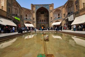 مقاوم سازی و مرمت بام سردر قیصریه آغاز شد