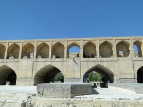 ایجاد جان پناه در سی و سه پل لازم است