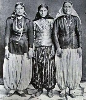 تیپ دختران بالا شهر تهران در زمان قاجار