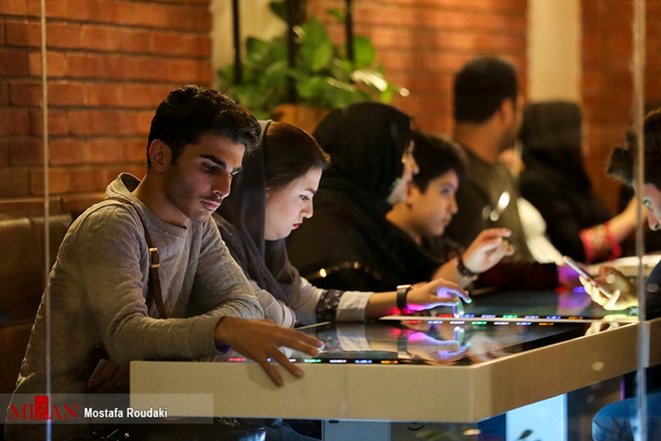 اولین رستوران رباتیک ایران