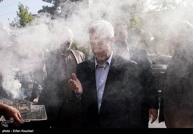 اسفند دود کردن برای وزیر جدید علوم