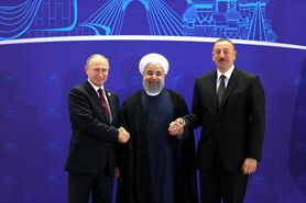 روحانی و پوتین دست در دست هم