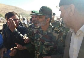 دیدار فرماندهان ارتش و سپاه با مردم زلزله زده