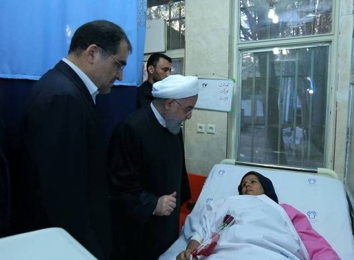 روحانی از مصدومان زلزله عیادت کرد