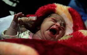 تولد" آوا "پس از زلزله در سرپل ذهاب